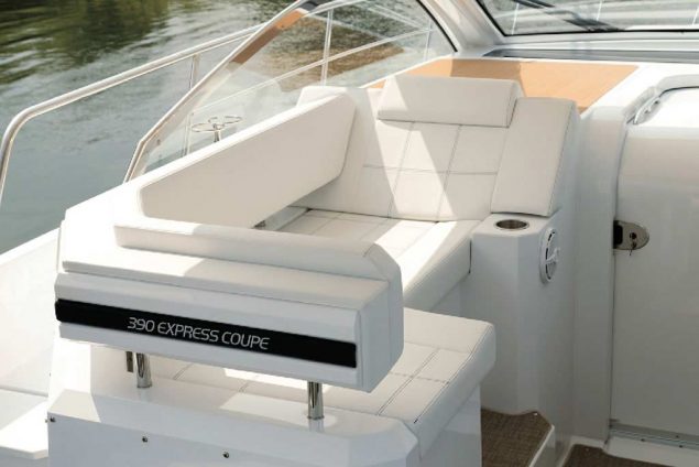 Cruisers Yachts - 39 Express Coupe