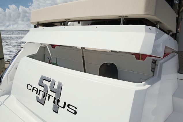 Cruisers Yachts - 54 Fly